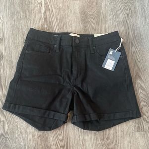 BRAND NEW Universal Thread High-Rise Midi Jean Short, size 6